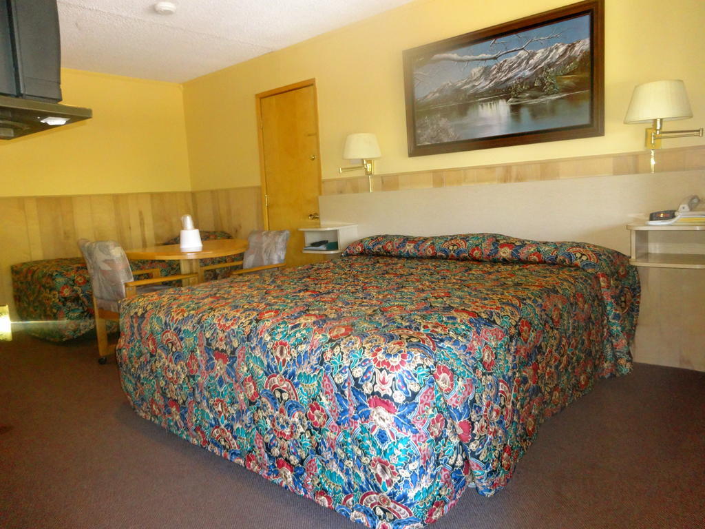 Boulder Lodge June Lake Rum bild